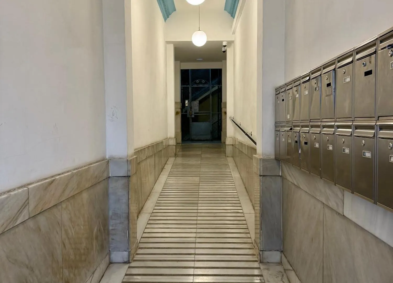 Appartamento Newly Renovated Stylish Eixample - Great Location Barcellona