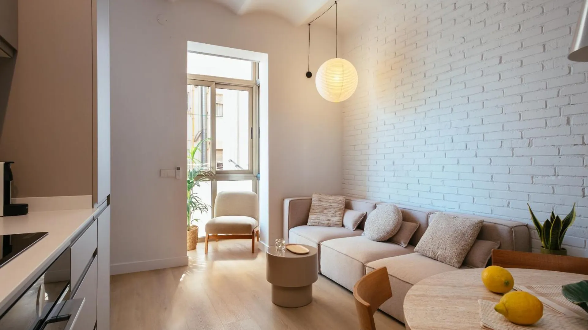 Appartamento Newly Renovated Stylish Eixample - Great Location Barcellona