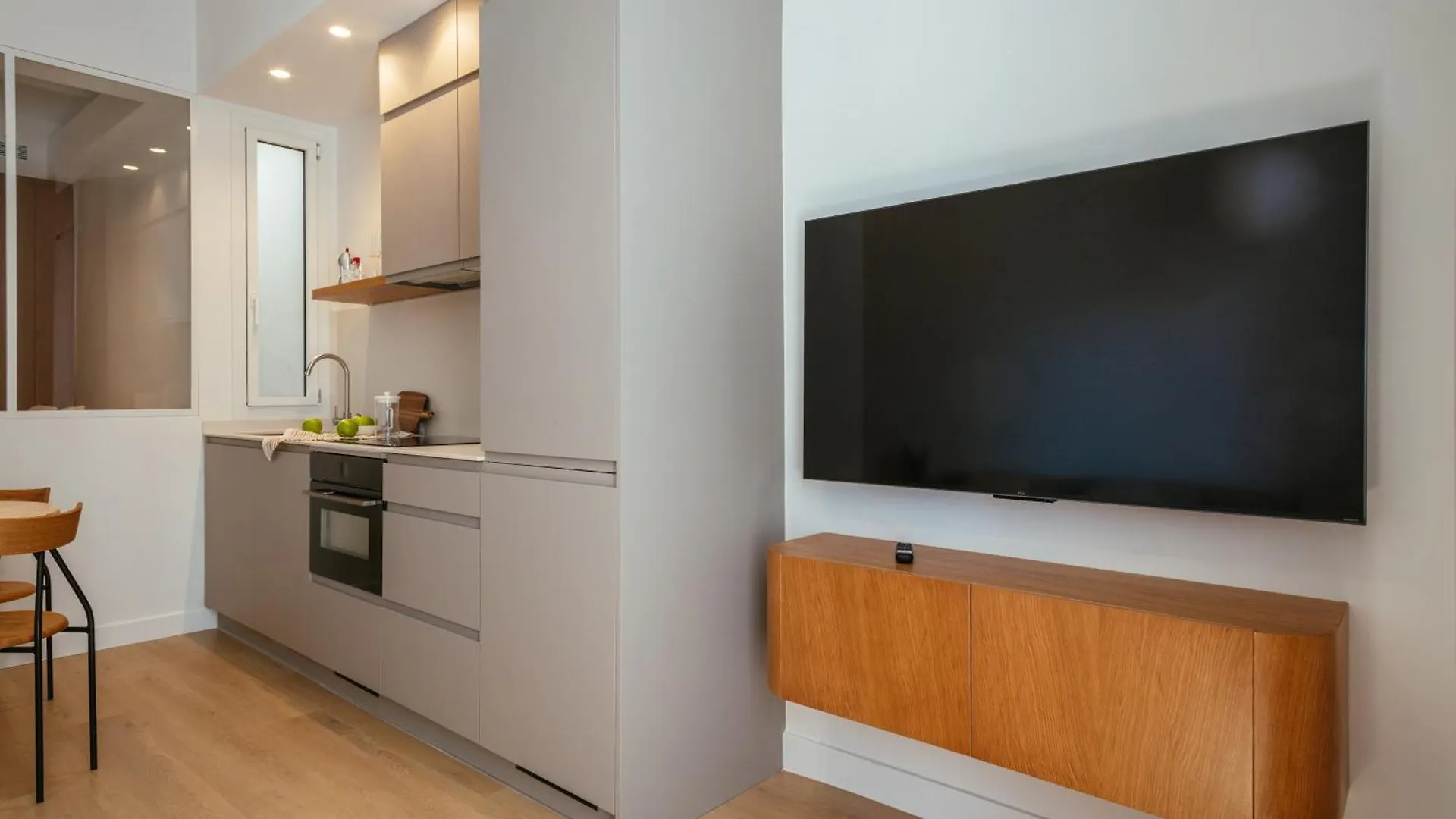 Appartamento Newly Renovated Stylish Eixample - Great Location Barcellona