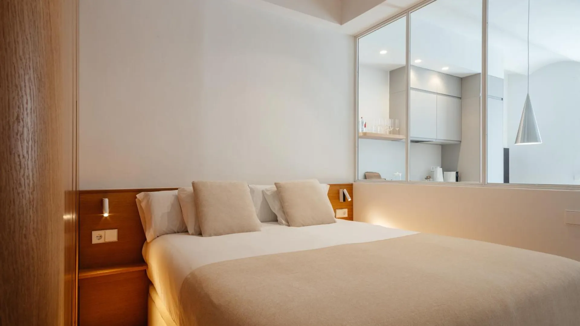 Appartamento Newly Renovated Stylish Eixample - Great Location Barcellona
