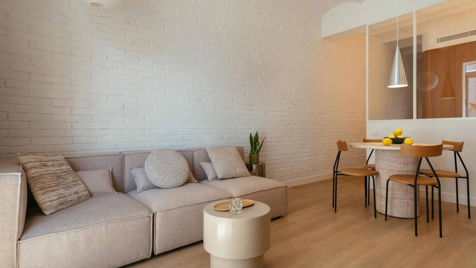Appartamento Newly Renovated Stylish Eixample - Great Location Barcellona Spagna