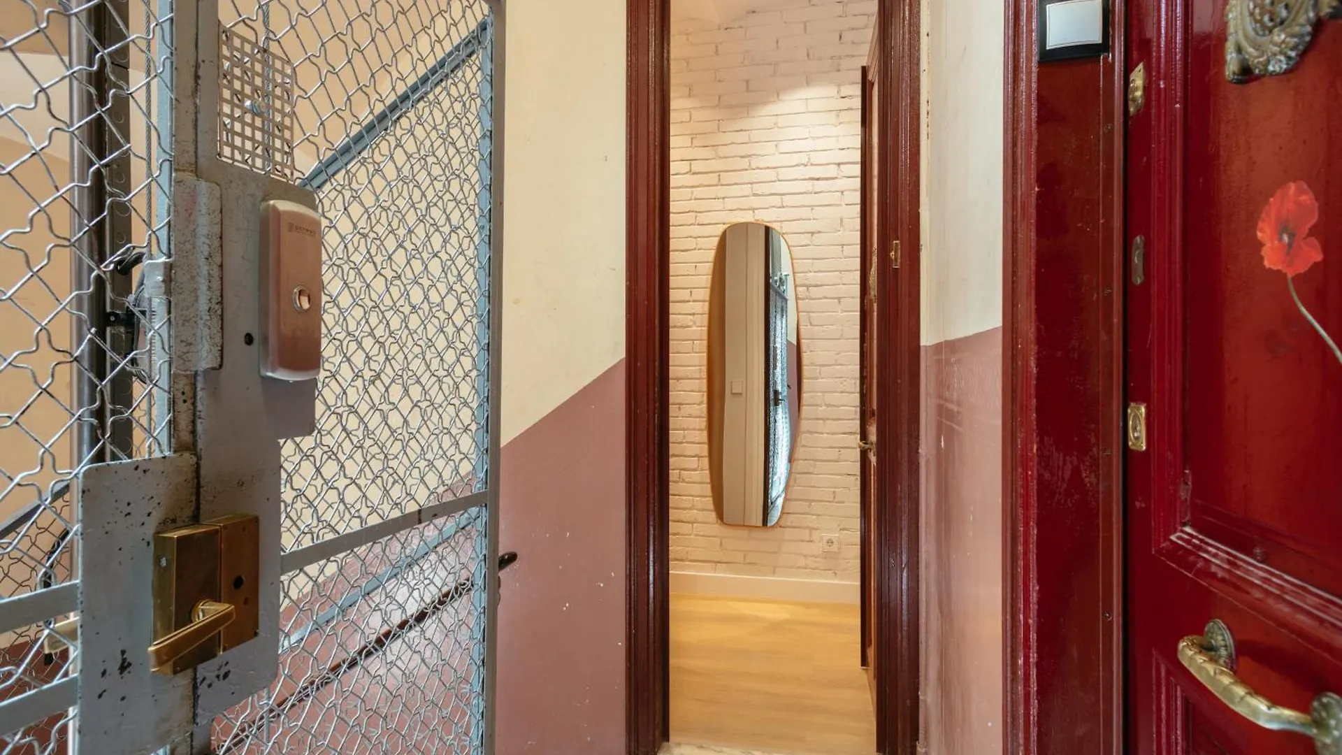 Newly Renovated Stylish Eixample - Great Location Apartment Barcelona
