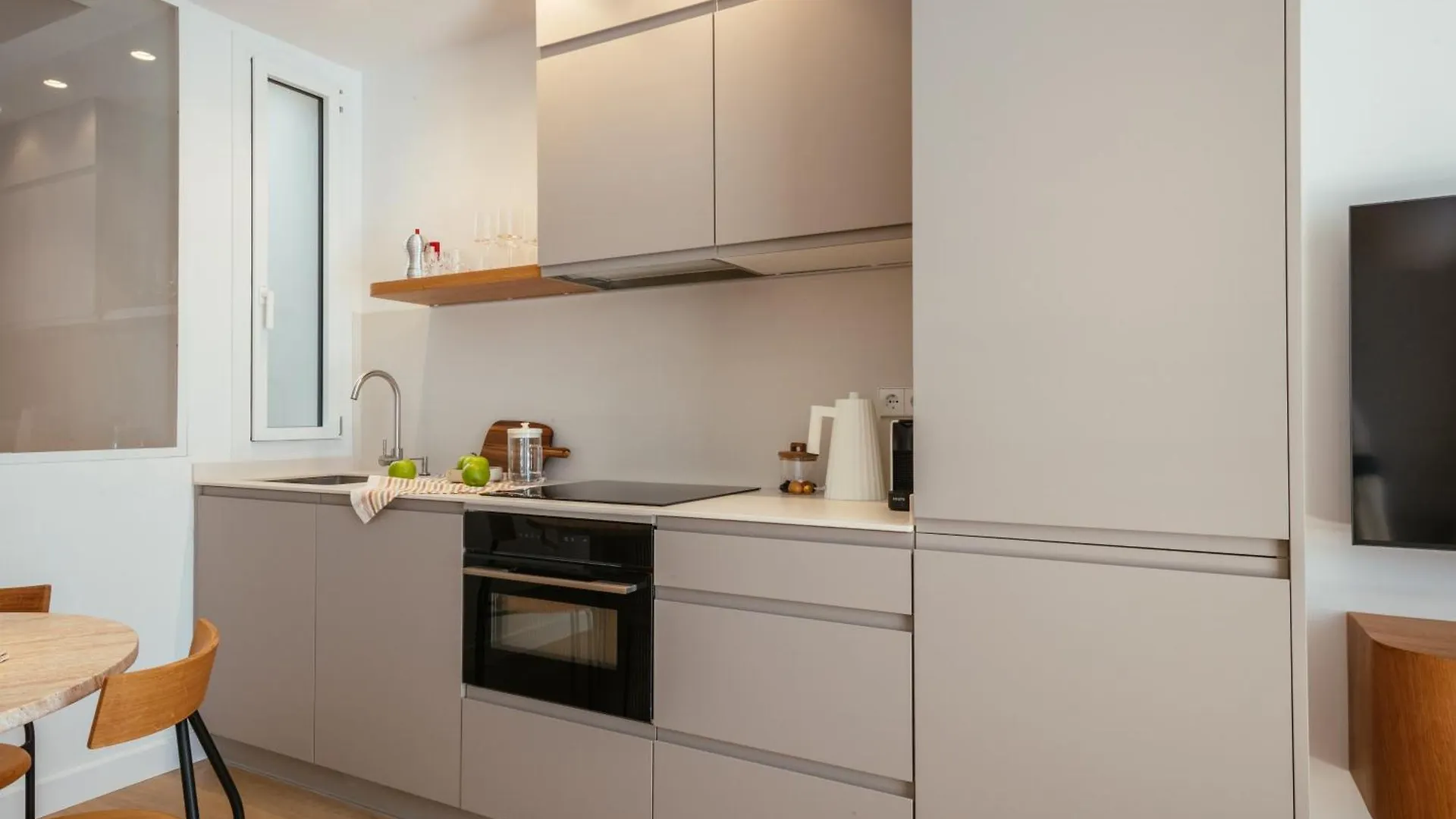 Newly Renovated Stylish Eixample - Great Location Apartment Barcelona