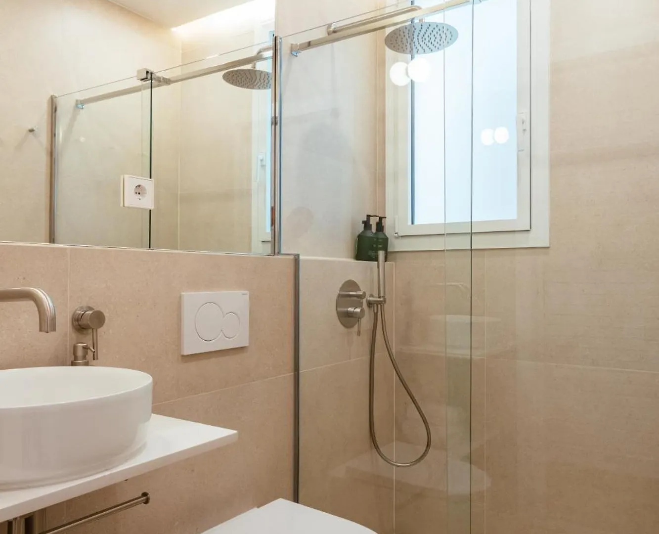 Apartamento Newly Renovated Stylish Eixample - Great Location Barcelona
