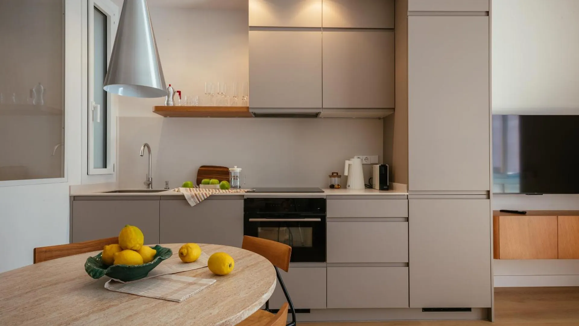 Apartamento Newly Renovated Stylish Eixample - Great Location Barcelona 0*,  España